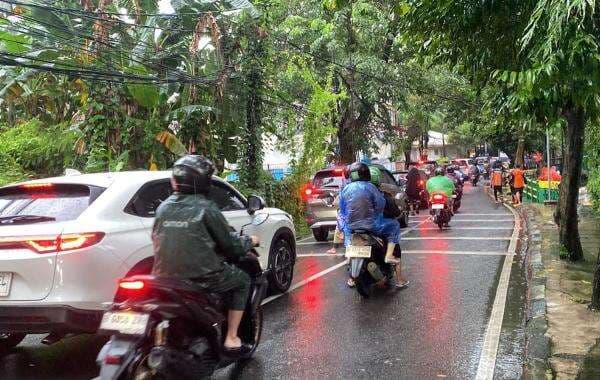 Banjir Rendam Kawasan Pasar Warung Buncit Jaksel, Lalin Lumpuh Banjir Rendam Kawasan Pasar Warung Buncit Jaksel, Lalin Lumpuh