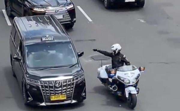 5 Fakta Mobil RI 36 Dikawal Patwal Ternyata Milik Raffi Ahmad, Terbaru Pengunggah Video Minta Maaf 5 Fakta Mobil RI 36 Dikawal Patwal Ternyata Milik Raffi Ahmad, Terbaru Pengunggah Video Minta Maaf