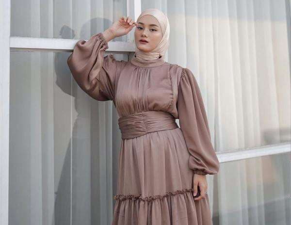 5 Inspirasi Gaya Outfit Lebaran ala Selebritis Indonesia, Yuk Cek! 5 Inspirasi Gaya Outfit Lebaran ala Selebritis Indonesia, Yuk Cek!