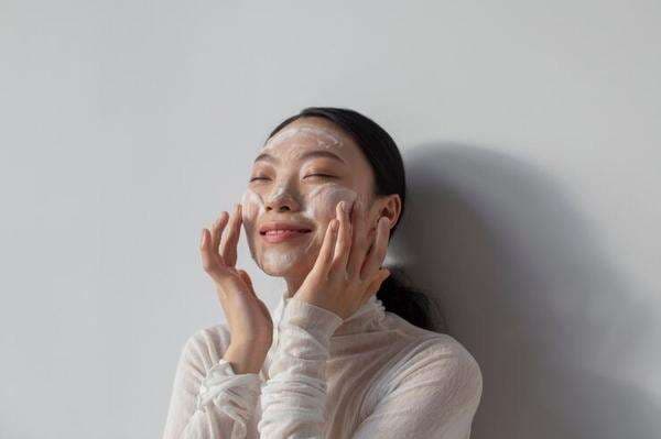 5 Jenis Skincare untuk Menghilangkan Jerawat dan Bekasnya 5 Jenis Skincare untuk Menghilangkan Jerawat dan Bekasnya