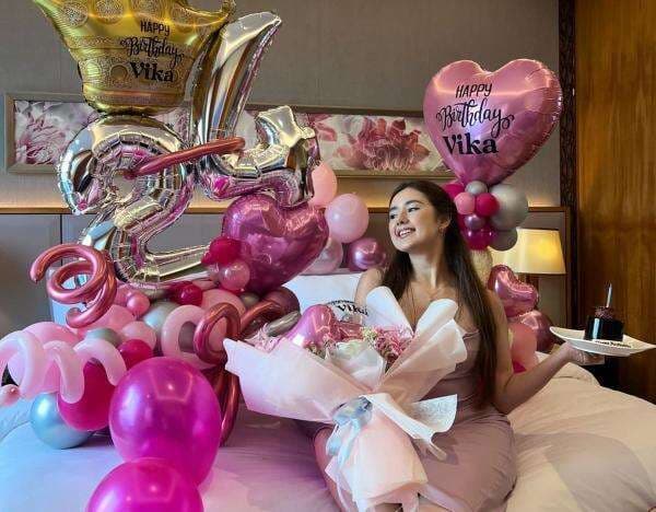 5 Potret Cantik Vika Kolesnaya, Bule Eropa yang Digosipkan Pacar Baru Billy Syahputra 5 Potret Cantik Vika Kolesnaya, Bule Eropa yang Digosipkan Pacar Baru Billy Syahputra