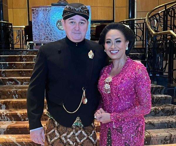 5 Potret dan Fakta Menarik Alain, Ayah Sambung Alyssa Daguise yang Jarang Tersorot 5 Potret dan Fakta Menarik Alain, Ayah Sambung Alyssa Daguise yang Jarang Tersorot