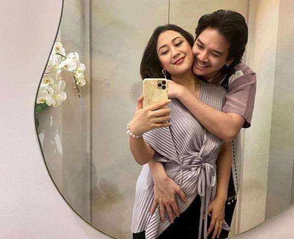 5 Potret Mesra Sherina Munaf dan Baskara Mahendra Sebelum Cerai, Sama-Sama Bucin! 5 Potret Mesra Sherina Munaf dan Baskara Mahendra Sebelum Cerai, Sama-Sama Bucin!