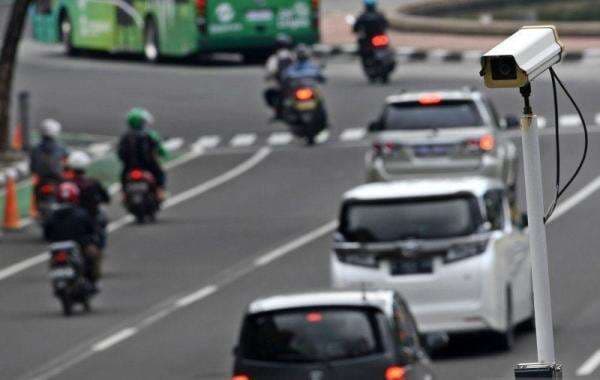 Korlantas Polri Targetkan Pemasangan 1.000 Kamera e-TLE di Wilayah Polda Metro Jaya Korlantas Polri Targetkan Pemasangan 1.000 Kamera e-TLE di Wilayah Polda Metro Jaya