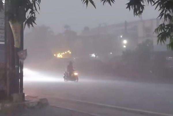 Hujan Deras Disertai Angin Kencang dan Petir di Depok Bagian Cuaca Ekstrem Hujan Deras Disertai Angin Kencang dan Petir di Depok Bagian Cuaca Ekstrem
