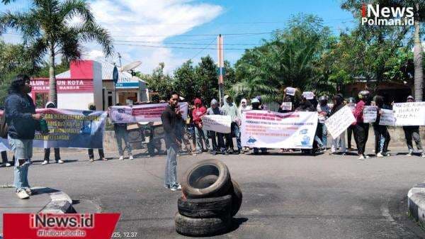 BREAKING NEWS: Demo Aktivis Ultimatum Bupati: Copot Direktur RS Wonomulyo dan Kaban Keuangan! BREAKING NEWS: Demo Aktivis Ultimatum Bupati: Copot Direktur RS Wonomulyo dan Kaban Keuangan!