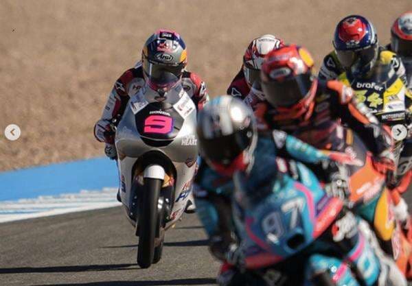 Veda Ega Pratama Satu-satunya Pembalap Honda yang Masuk 3 Besar Klasemen Sementara Moto3 2026! Veda Ega Pratama Satu-satunya Pembalap Honda yang Masuk 3 Besar Klasemen Sementara Moto3 2026!
