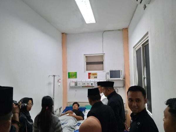 Momen Kapolres Bersama Bupati Jenguk serta Beri Semangat Pemuda Korban Begal di Jombang Momen Kapolres Bersama Bupati Jenguk serta Beri Semangat Pemuda Korban Begal di Jombang