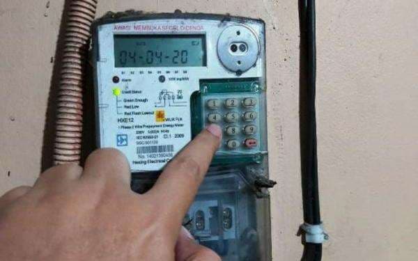 Miris! Buruh di Jombang Didenda Rp7 Juta gegara Dituduh Curi Listrik, Syok Ibu Meninggal Miris! Buruh di Jombang Didenda Rp7 Juta gegara Dituduh Curi Listrik, Syok Ibu Meninggal