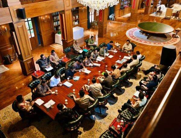 Seskab Teddy : Presiden Prabowo Tancap Gas Tangani Bencana dan Jaga Stabilitas Nataru Seskab Teddy : Presiden Prabowo Tancap Gas Tangani Bencana dan Jaga Stabilitas Nataru