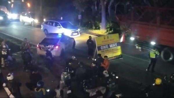 Puncak Arus Balik Nataru, Polres Garut Berlakukan 14 Kali One Way di Jalur Selatan Puncak Arus Balik Nataru, Polres Garut Berlakukan 14 Kali One Way di Jalur Selatan