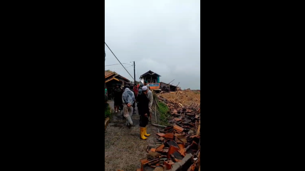 Puluhan Korban Masih Dicari, Ini Dua Fokus Pemprov Jabar Terkait Longsor Cisarua Puluhan Korban Masih Dicari, Ini Dua Fokus Pemprov Jabar Terkait Longsor Cisarua