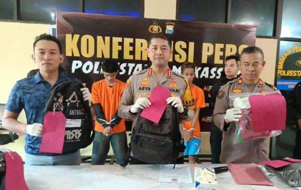 Lebaran di Balik Jeruji: 3 Pelaku Pelemparan Pos Polisi Makassar Ditangkap Lebaran di Balik Jeruji: 3 Pelaku Pelemparan Pos Polisi Makassar Ditangkap