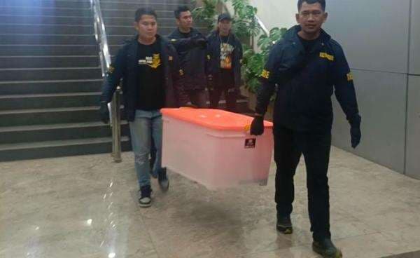 Polri Geledah Kantor Wika,Sita Dokumen hingga Barbuk Elektronik Polri Geledah Kantor Wika,Sita Dokumen hingga Barbuk Elektronik