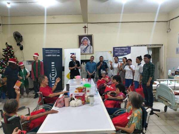 Aksi Sosial MVN-MNC Peduli Hibur Lansia di Rumah Jompo Wisma Harapan Baru Aksi Sosial MVN-MNC Peduli Hibur Lansia di Rumah Jompo Wisma Harapan Baru