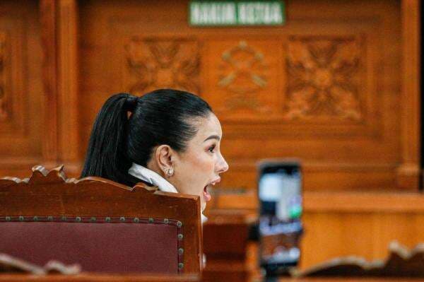 Asisten Nikita Mirzani Santai Dituntut 7 Tahun Penjara dan Denda Rp2 Miliar: Tahu Gitu, Diperas Lebih Banyak Asisten Nikita Mirzani Santai Dituntut 7 Tahun Penjara dan Denda Rp2 Miliar: Tahu Gitu, Diperas Lebih Banyak