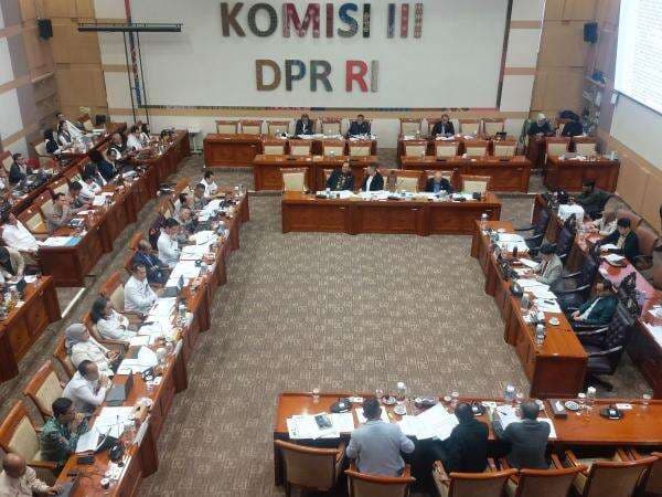 Panja RUU Polri Sepakati Syarat Minimal Masuk Polisi Tetap SMA Panja RUU Polri Sepakati Syarat Minimal Masuk Polisi Tetap SMA