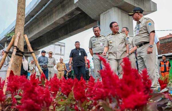 Tinjau Taman Gapura Muka Cakung, Pramono Ditagih Warga soal Fasilitas Tambahan Tinjau Taman Gapura Muka Cakung, Pramono Ditagih Warga soal Fasilitas Tambahan