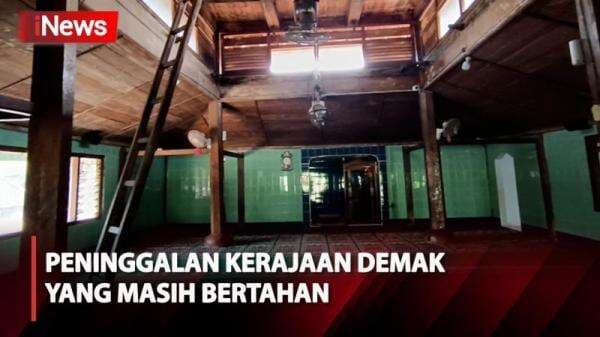 Ada Tangga di Tengah Ruangan, Ini Potret Masjid At Taqwa Peninggalan Kerajaan Demak Ada Tangga di Tengah Ruangan, Ini Potret Masjid At Taqwa Peninggalan Kerajaan Demak