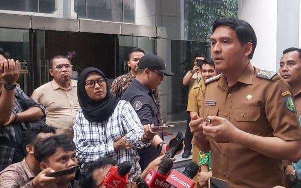 Imbas Liburan ke Luar Negeri Tanpa Izin, Lucky Hakim Jalani Sanksi Pekan Depan di Kemendagri Imbas Liburan ke Luar Negeri Tanpa Izin, Lucky Hakim Jalani Sanksi Pekan Depan di Kemendagri