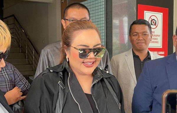 BREAKING NEWS: Selebgram Lisa Mariana Diperiksa Polisi Terkait Video Mesum dengan Pria Bertato BREAKING NEWS: Selebgram Lisa Mariana Diperiksa Polisi Terkait Video Mesum dengan Pria Bertato