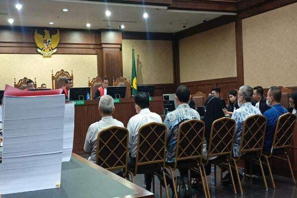 6 Eks Pejabat PT Antam Dituntut 9 Tahun Penjara Terkait Kasus Cap Emas Antam Ilegal 6 Eks Pejabat PT Antam Dituntut 9 Tahun Penjara Terkait Kasus Cap Emas Antam Ilegal