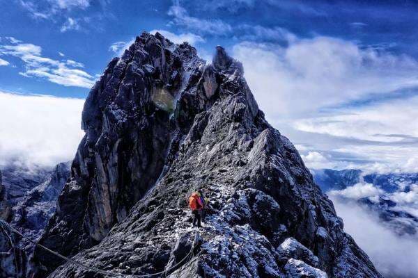 6 Fakta Puncak Carstensz, Gunung Tertinggi di Indonesia yang Didaki Fiersa Besari 6 Fakta Puncak Carstensz, Gunung Tertinggi di Indonesia yang Didaki Fiersa Besari