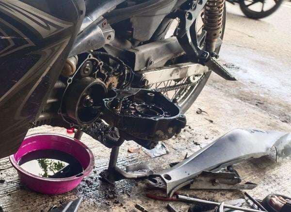 6 Tanda Kerusakan di Motor yang Bisa Bikin Kantong Jebol 6 Tanda Kerusakan di Motor yang Bisa Bikin Kantong Jebol