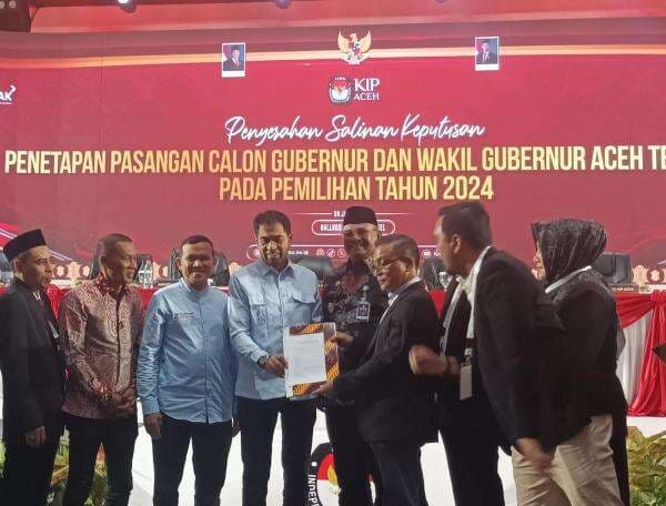 Muzakir Manaf dan Fadhlullah Resmi Ditetapkan Jadi Gubernur dan Wakil Gubernur Aceh Terpilih Muzakir Manaf dan Fadhlullah Resmi Ditetapkan Jadi Gubernur dan Wakil Gubernur Aceh Terpilih