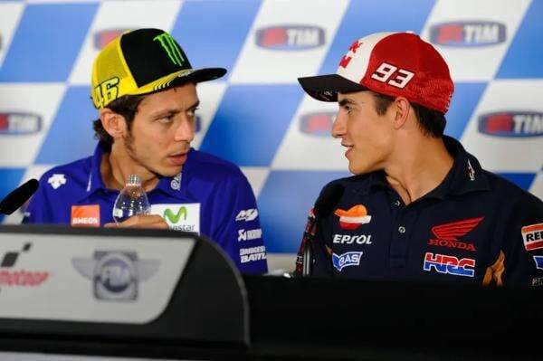 2 Legenda MotoGP yang Sebut Valentino Rossi sebagai Penjahat Insiden Sepang Clash 2015, Nomor 1 Eks Tandem Marc Marquez! 2 Legenda MotoGP yang Sebut Valentino Rossi sebagai Penjahat Insiden Sepang Clash 2015, Nomor 1 Eks Tandem Marc Marquez!