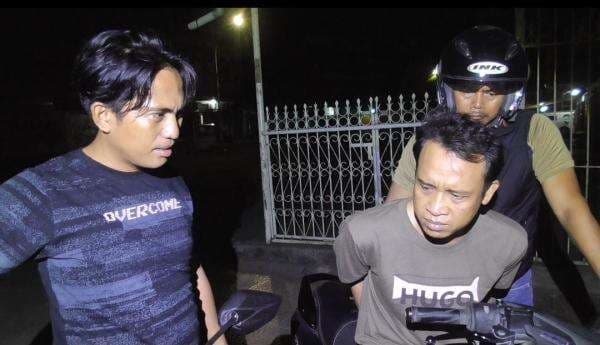 Pria di Gowa Gelapkan Motor dan HP Teman Sendiri Demi Judi Sabung Ayam, Pelaku Diciduk Pria di Gowa Gelapkan Motor dan HP Teman Sendiri Demi Judi Sabung Ayam, Pelaku Diciduk