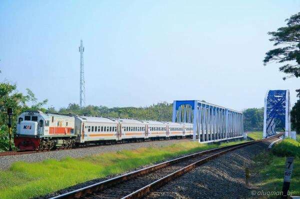 10 Kereta Api Komersial dengan Volume Penumpang Tertinggi Sepanjang 2025 10 Kereta Api Komersial dengan Volume Penumpang Tertinggi Sepanjang 2025