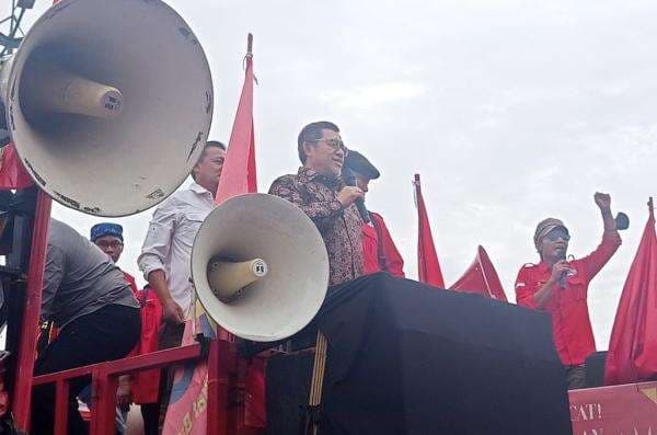 DPR Temui Massa Buruh KASBI, Sepakat Bikin UU Ketenagakerjaan Baru DPR Temui Massa Buruh KASBI, Sepakat Bikin UU Ketenagakerjaan Baru