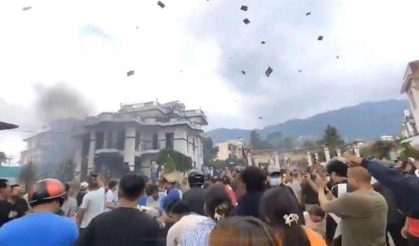 Kisah Warga Asing di Nepal: Hotel Dibakar Ludeskan Semua Barang, Nyaris Dibunuh Massa Kisah Warga Asing di Nepal: Hotel Dibakar Ludeskan Semua Barang, Nyaris Dibunuh Massa