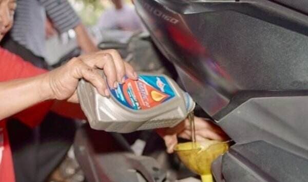 Jangan Tertipu Harga Murah, Ini Harus Diperhatikan untuk Bedakan Oli Palsu Jangan Tertipu Harga Murah, Ini Harus Diperhatikan untuk Bedakan Oli Palsu