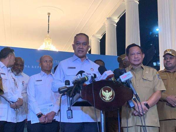 Prabowo Berencana Kunjungi Papua Bahas Sejumlah Kebijakan dengan Kepala Daerah Prabowo Berencana Kunjungi Papua Bahas Sejumlah Kebijakan dengan Kepala Daerah