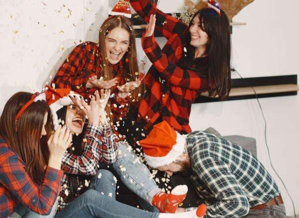 Tahun Baru Gak ke Mana-Mana? Ini 13 Ide Kegiatan Seru di Rumah Tahun Baru Gak ke Mana-Mana? Ini 13 Ide Kegiatan Seru di Rumah