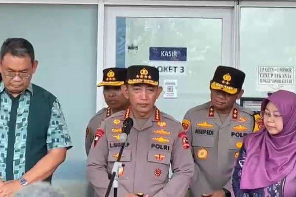 Kapolri Ungkap Terduga Pelaku Peledakan di SMAN 72 Jakarta adalah Siswa Kapolri Ungkap Terduga Pelaku Peledakan di SMAN 72 Jakarta adalah Siswa