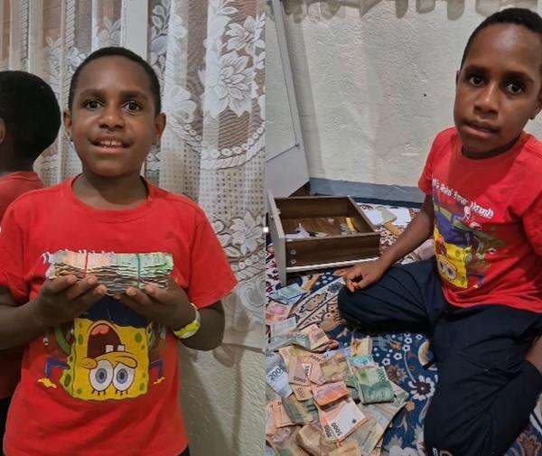 Viral Siswa SD Bongkar Celengan Hasil Cabut Uban Pak Guru untuk Korban Sumatera Viral Siswa SD Bongkar Celengan Hasil Cabut Uban Pak Guru untuk Korban Sumatera