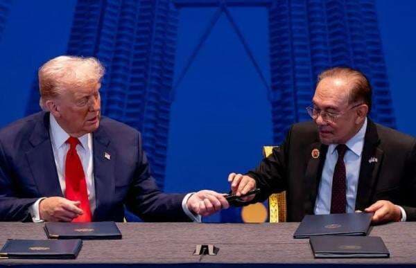 Trump Puji Anwar Ibrahim: Tanda Tangan Anda Menarik! Trump Puji Anwar Ibrahim: Tanda Tangan Anda Menarik!