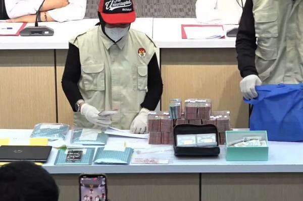 Modus Korupsi Petugas Pajak Jakut, Minta Rp8 Miliar Buat Diskon Pajak 80 Persen Modus Korupsi Petugas Pajak Jakut, Minta Rp8 Miliar Buat Diskon Pajak 80 Persen