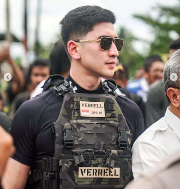 Viral! Verrell Bramasta Buka Loker Staf Ahli Full Time, Ini Syarat dan Job Desc-nya Viral! Verrell Bramasta Buka Loker Staf Ahli Full Time, Ini Syarat dan Job Desc-nya