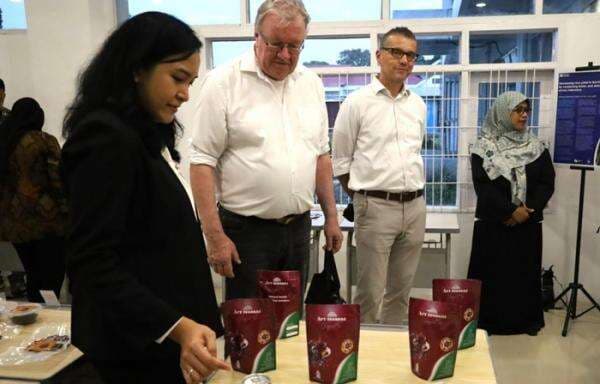 Art-Teasan Chrysan Tea, Inovasi Teh Krisan dari Dosen dan Mahasiswa USU Art-Teasan Chrysan Tea, Inovasi Teh Krisan dari Dosen dan Mahasiswa USU