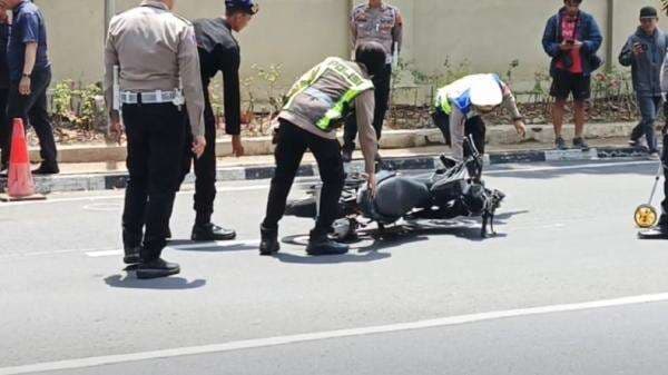 Polisi Gelar Olah TKP Kecelakaan Maut Mahasiswa UNNES usai Demo Polisi Gelar Olah TKP Kecelakaan Maut Mahasiswa UNNES usai Demo