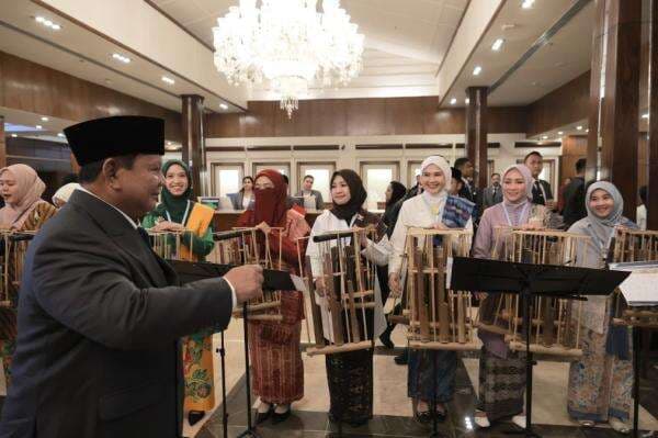 Momen Hangat dan Antusias WNI Sambut Prabowo di Pakistan: Happy, Semuanya Semangat! Momen Hangat dan Antusias WNI Sambut Prabowo di Pakistan: Happy, Semuanya Semangat!