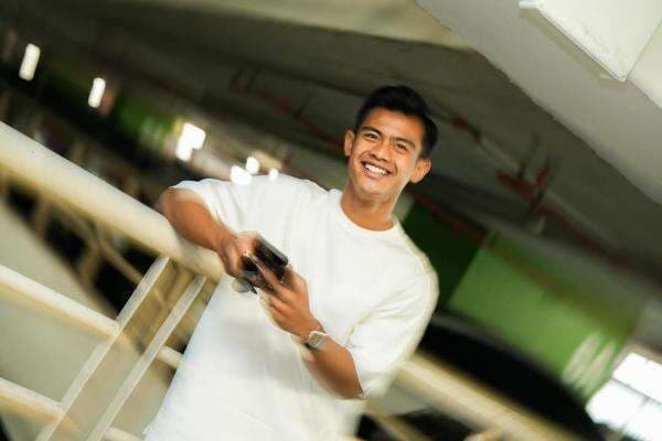 Pratama Arhan Foto Mesra dengan Selebgram Putri Azzralea, Netizen Duga Hanya Editan Pratama Arhan Foto Mesra dengan Selebgram Putri Azzralea, Netizen Duga Hanya Editan