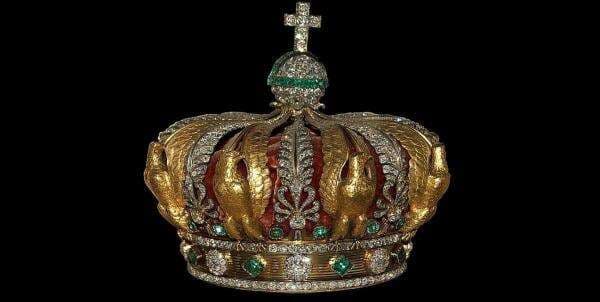 Mahkota Permaisuri Eugenie Ditemukan di Luar Museum Louvre Paris, Kondisinya Rusak! Mahkota Permaisuri Eugenie Ditemukan di Luar Museum Louvre Paris, Kondisinya Rusak!