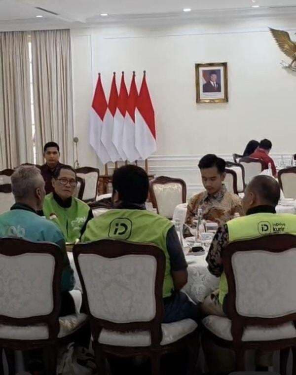 Gojek Buka Suara soal Perwakilan Ojol yang Bertemu Gibran: Mitra Aktif sejak 2015 Gojek Buka Suara soal Perwakilan Ojol yang Bertemu Gibran: Mitra Aktif sejak 2015