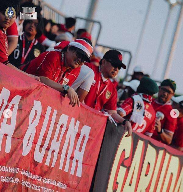 Nova Arianto Kagum Lihat Kesetiaan Suporter Timnas Indonesia U-17 di Piala Dunia U-17 2025 Nova Arianto Kagum Lihat Kesetiaan Suporter Timnas Indonesia U-17 di Piala Dunia U-17 2025