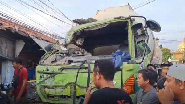 Kronologi Kecelakaan Tewaskan 4 Orang di Cilacap, Terios Ringsek Dihantam Truk Tangki Kronologi Kecelakaan Tewaskan 4 Orang di Cilacap, Terios Ringsek Dihantam Truk Tangki